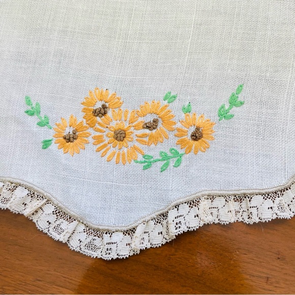 Vintage Hand-Embroidered Round White Doilies/Placemats Flowers and Lace Set of 2 - Picture 5 of 10